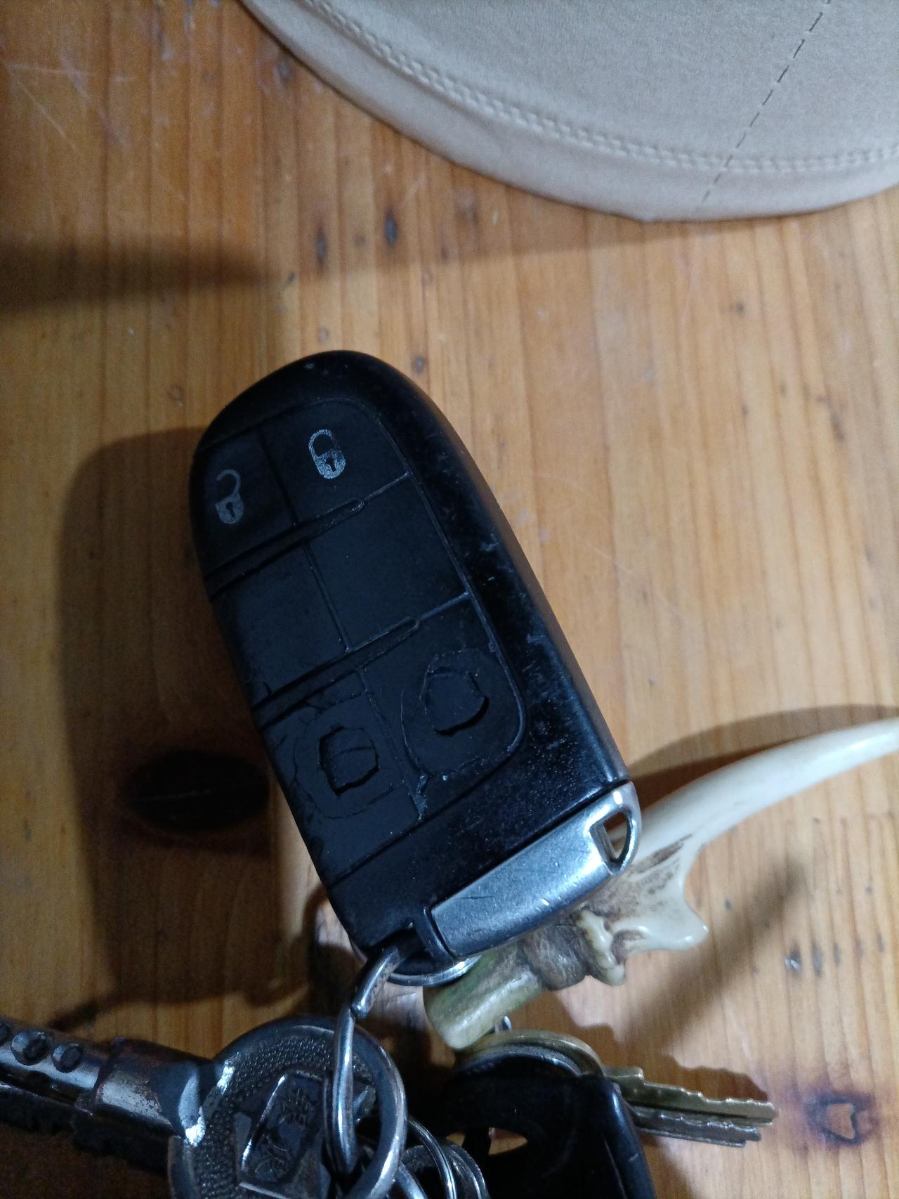 酷威车钥匙电池怎么更换