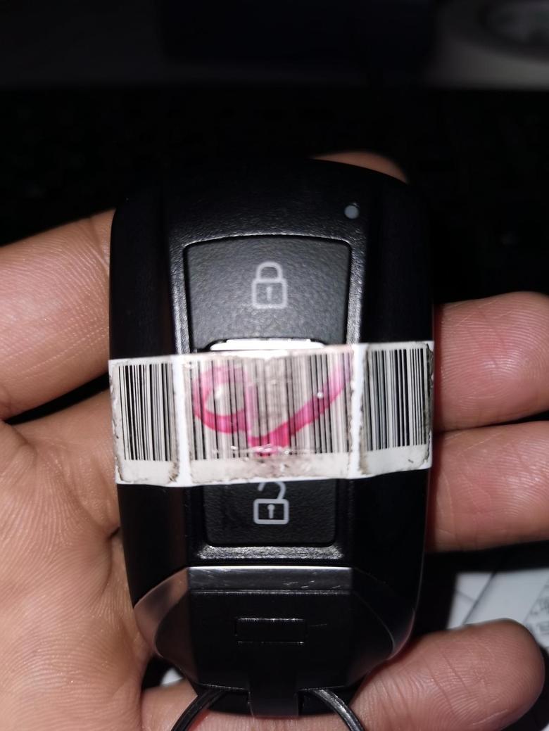 奕炫max 潮爸版有几个车钥匙，就给我了一把。我问销售他说这个车就是一把钥匙的。有同款的吗。