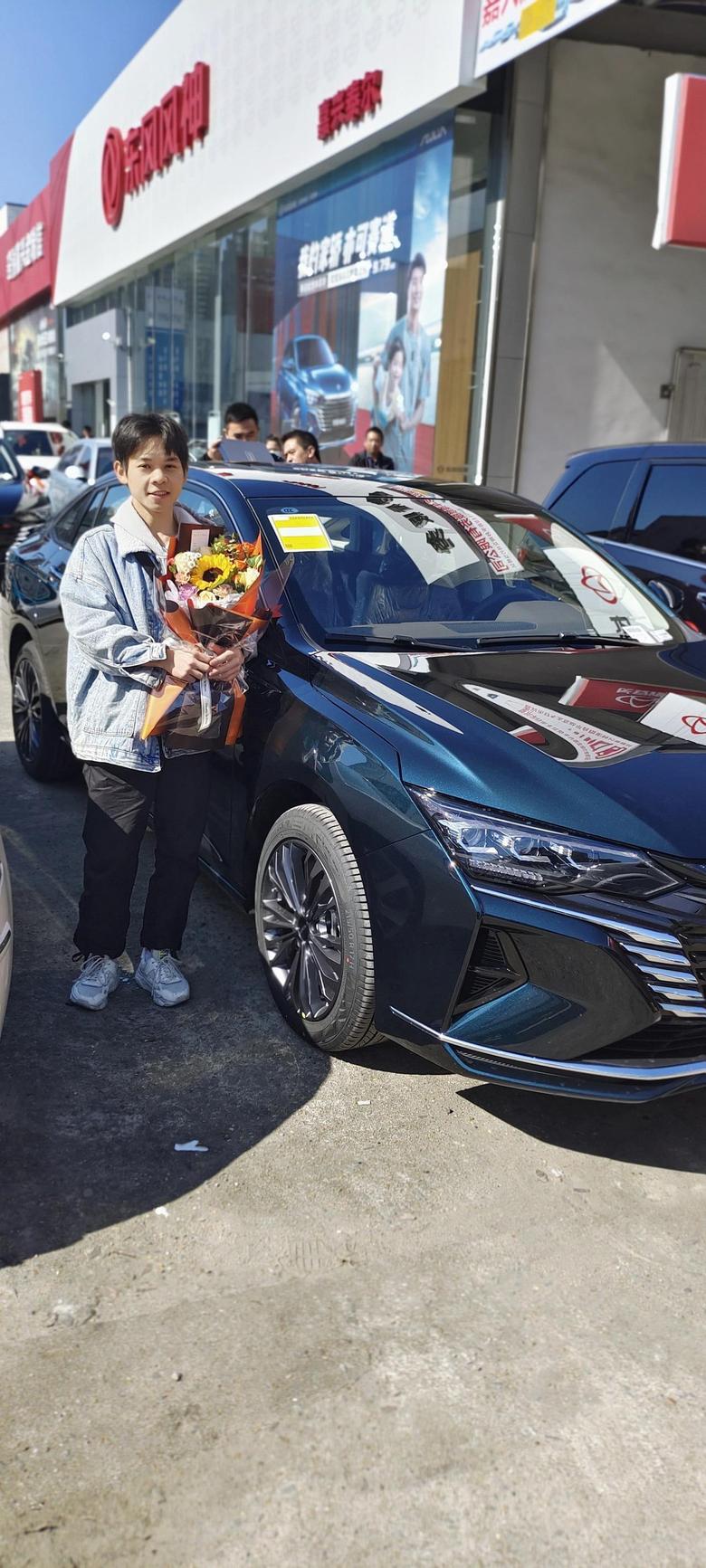 奕炫max 恭喜自己，21岁没靠父母一分钱，拿下人生第三辆机动车