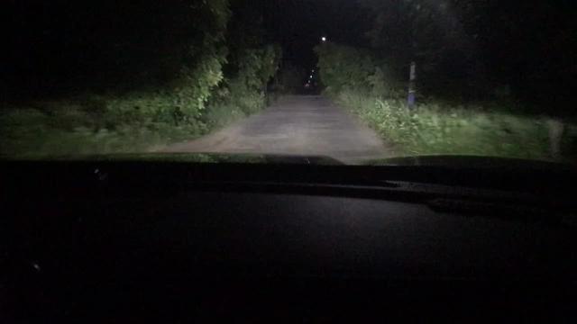捷途x70 plus 乡村道路，微微清风，听首歌，晚上灯光就这样，表示够用