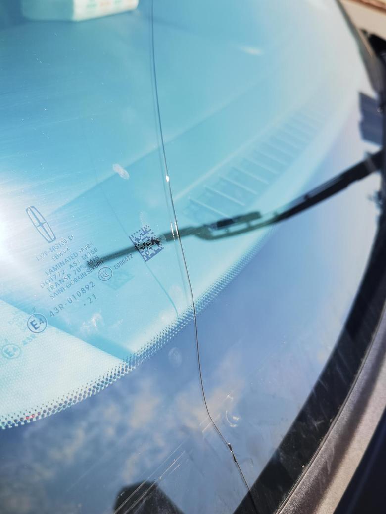 冒险家 有哪些挡风玻璃坏了的，是不是这个车的挡风玻璃很脆