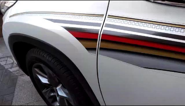 汉兰达 丰田车身喷上线标增显动感视觉。