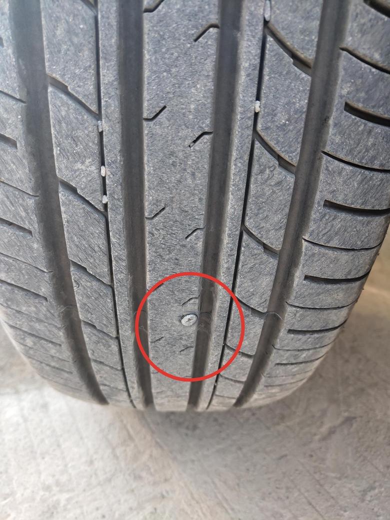 皓影 昨天轮胎撞了下石墩，比底盘矮一点，检查发现有个钉子，这个有必要到4S店检查下吗，自己不敢挖下来，钉子如果比较短轮胎还能用吗