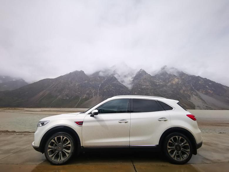 红旗HS52019款购车1个月口碑评价:买车就立即出发西藏青海，滇藏线进、青藏线出，甘南川西返，行程10000公里，无任何问题。动力够、操控性强。空间大，乘坐舒适。