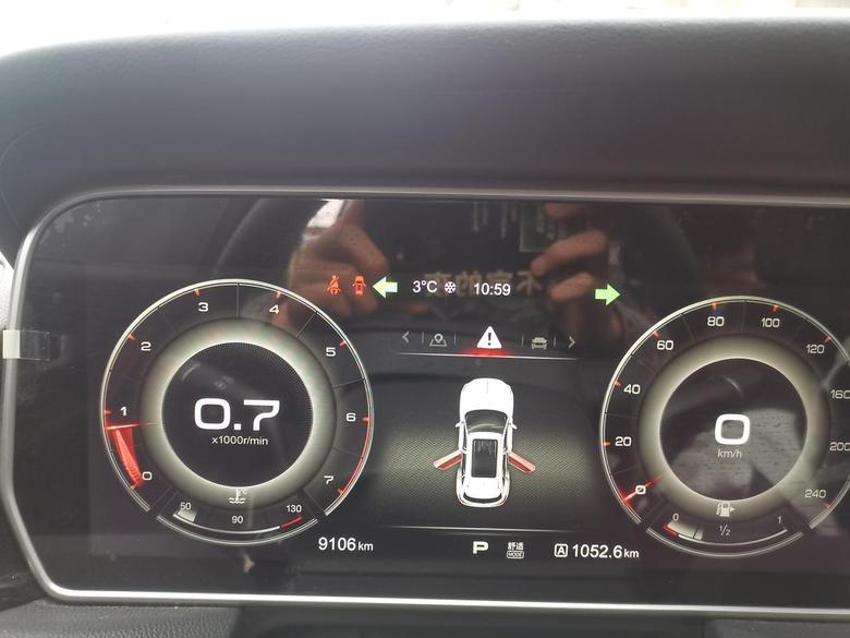 红旗hs5 工作原因，夏天在车内温度高，不启动车空调不凉，启动的话一天要待8小时，怎么能不启动的情况下人能待车里