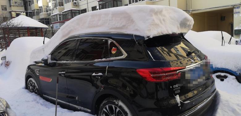 红旗hs5 借一位车友的图片，给你们看看哈尔滨的雪下的多大。