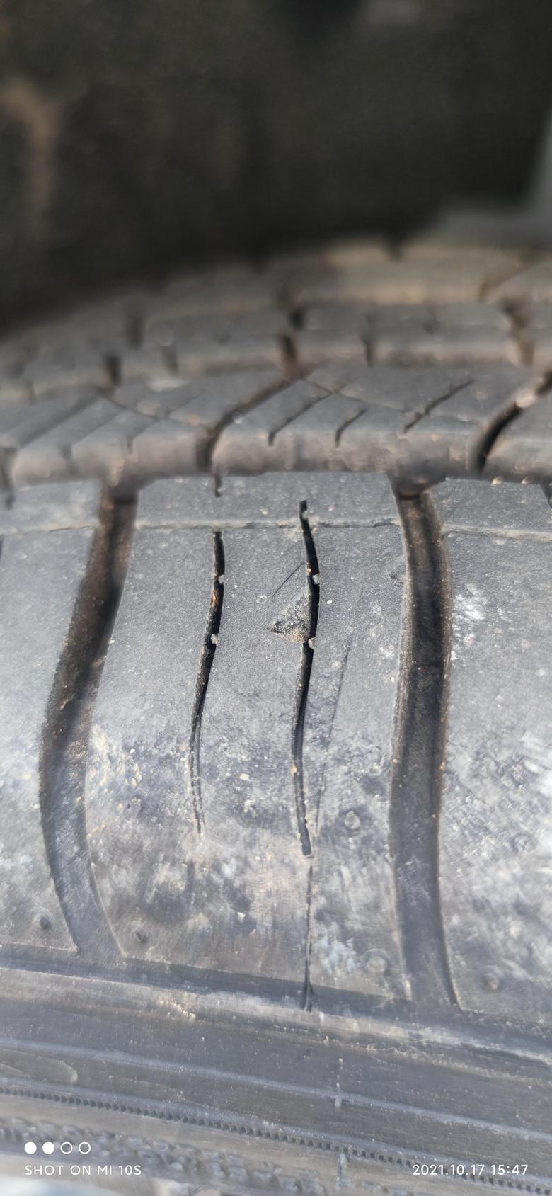 长安欧尚x5 轮胎平面掉了一块胎皮这可以申请售后吗
