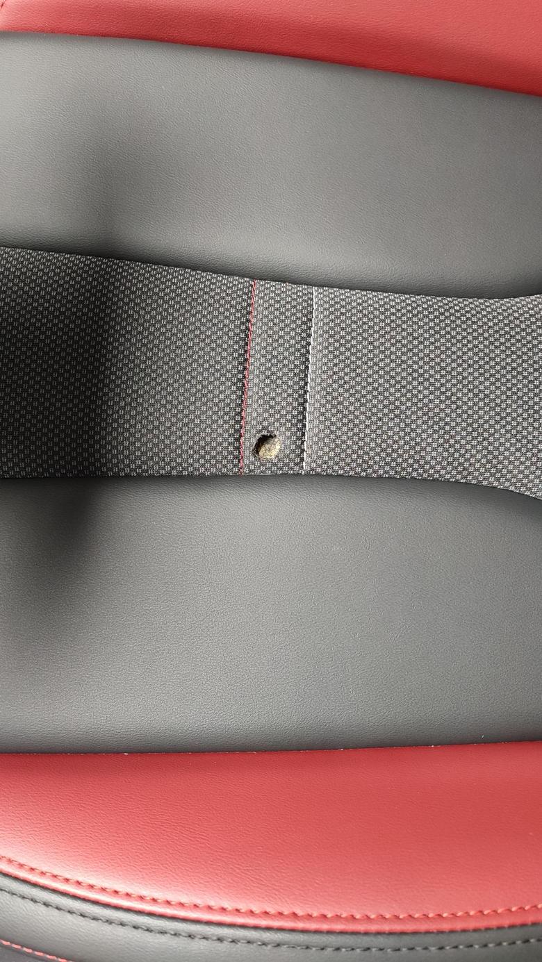 长安欧尚x5 欧尚x5驾驶位座位中间织布被烟烫个洞，能不能修补啊？