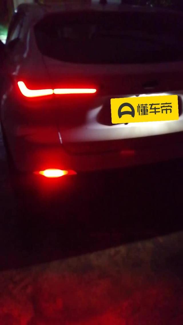 长安欧尚x5 最近才发现，我的小五后雾灯只亮左边一个，不知道车友们的是否也是这样？