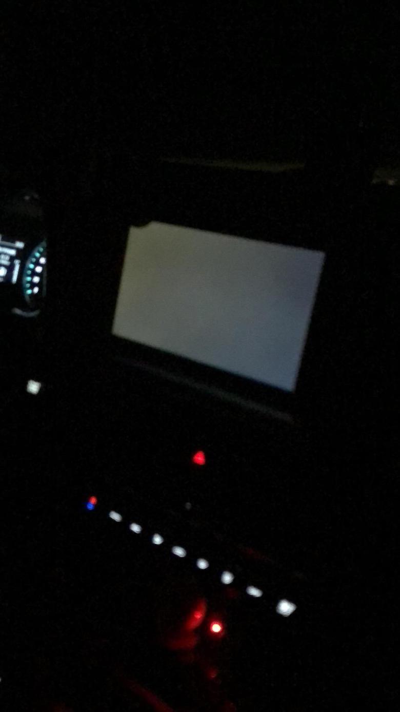 长安欧尚x5 哎，中控主机，经常启动不开，黑屏，要么就是半天才能启动开，联系售后，厂家给发一个新的主机过来，不知道车友们有没有出现这种情况，不过还好厂家能够给及时处理。