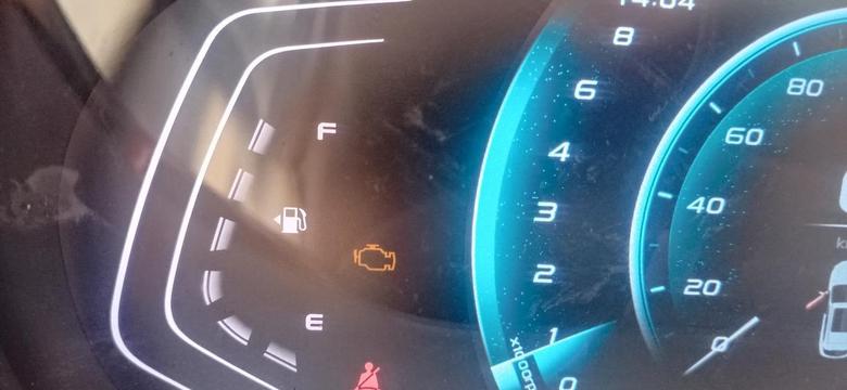 长安欧尚x5 16号提的1.6尊贵版，到现在开了500多公里，发动机灯亮，是什么情况？你们有没有同样的毛病？