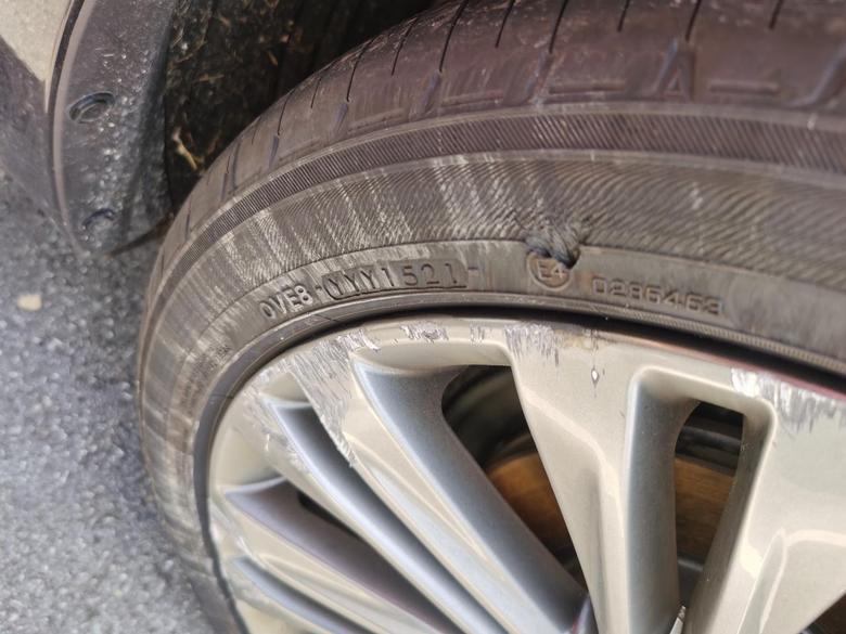 红旗h5 轮毂刮伤，轮胎有个小洞还能正常使用吗，要是修复或者更换大概要多少钱H51.8T的19寸轮胎