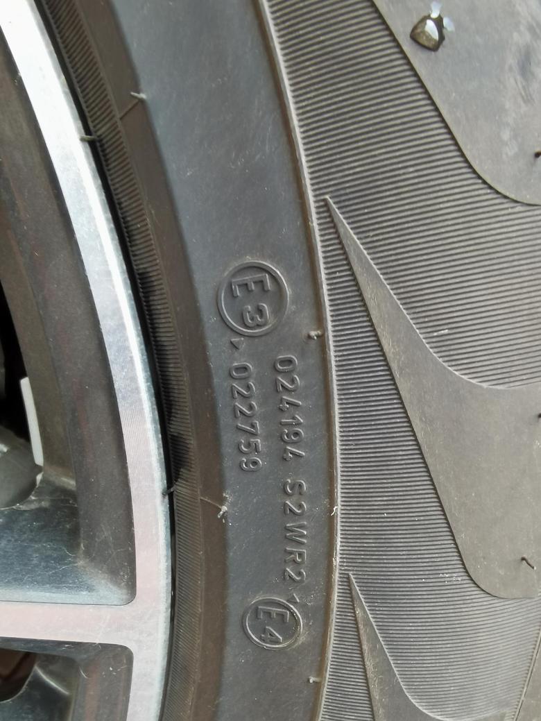奔驰glc 汽车轮胎爆胎了，其他品牌轮胎可以吗，还是原车胎同品牌的好