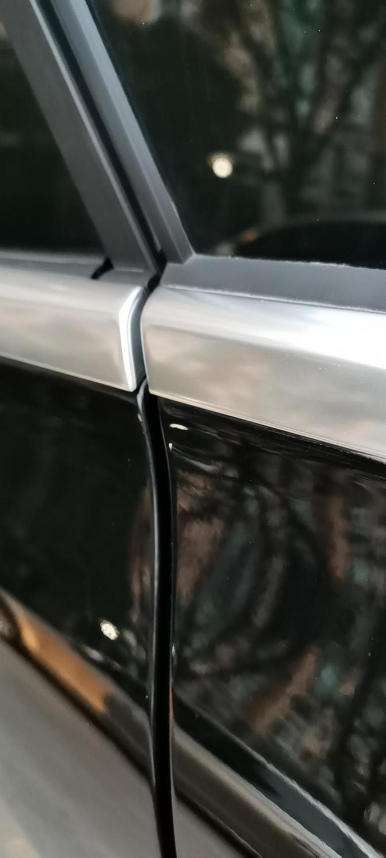 奔驰glc 这属于正常情况吗还有门框螺丝漆有扭动痕迹