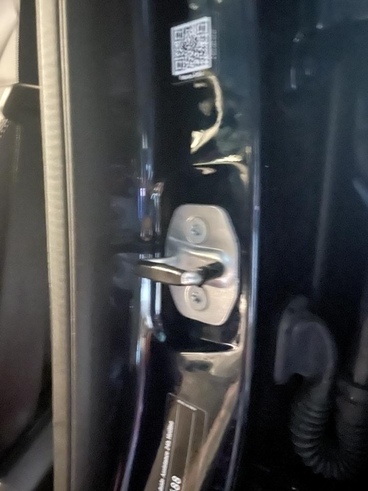 奔驰glc 有没有遇到车门锁扣开起来有异响的，缠了胶带就会好点，问题在哪呢