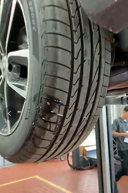 奔驰glc 花了1000多贴了膜轮胎还扎了钉子，现在去补胎的路上