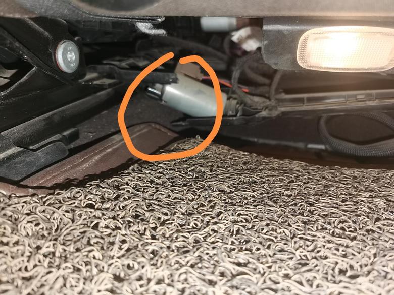 奔驰glc 2018glc，主驾驶位座椅前后调节坏了，发现左右有个支持杆，这个杆子断了，这个修起来需要花费多少？