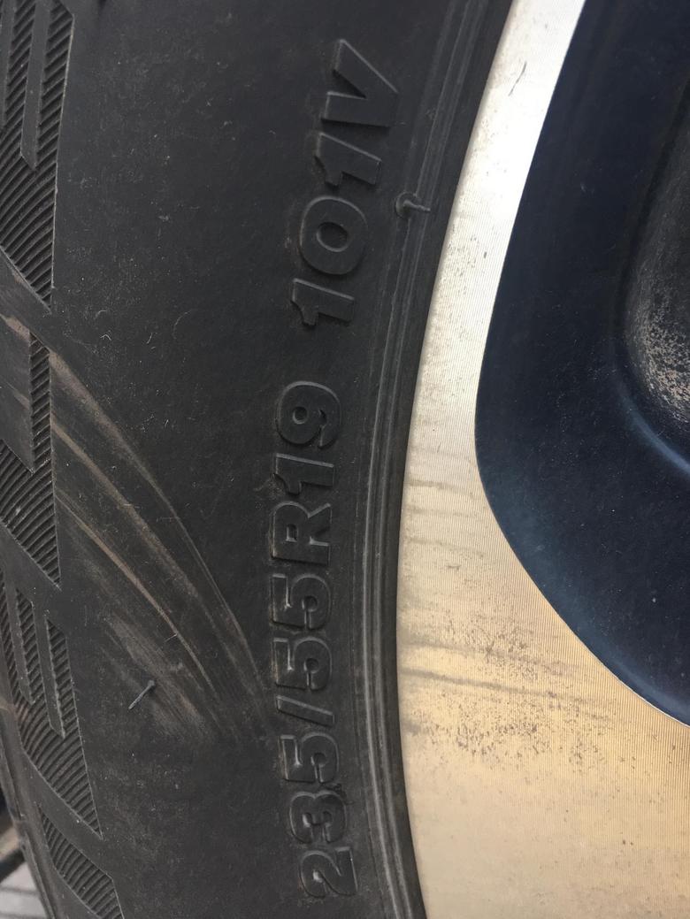 奔驰glc 2018款GLC260豪华，轮胎原厂是普利司通，开了39800公里两个前轮就磨平了，想换一个牌子的轮胎，有什么好的牌子推荐嘛。我看新款的GLC好像用的是倍耐力的轮胎了。