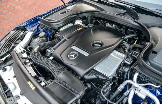 奔驰glc 动力方面，GLCCoupe和国产GLC装备了相同的2.0T发动机，分为低、中、高三种不同的功率调校，分别对应200、260、300车型。