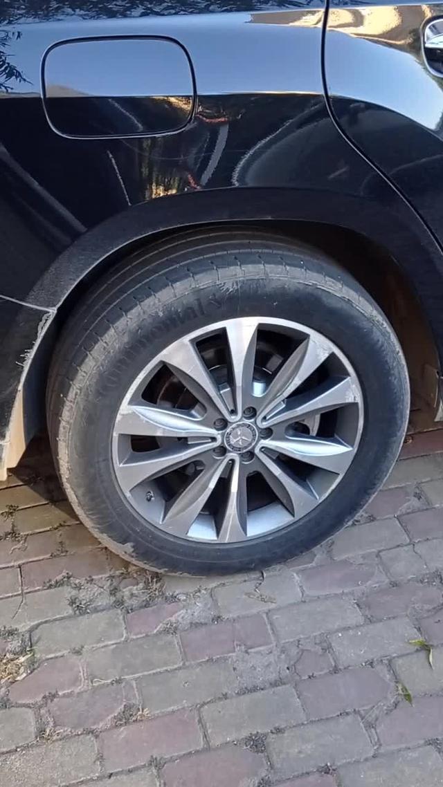 奔驰glc 奔驰汽车这个轮胎尺寸是多少的？