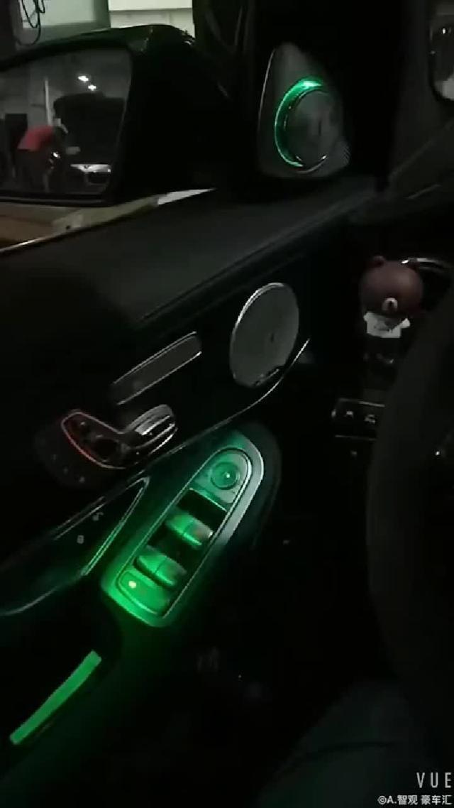 奔驰glc全车12色氛围灯3D旋转高音数字胎压监测