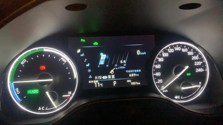 亚洲龙 从4S提车亮灯第一次加满油显示可连续行驶830，最近两次都是有剩余油再去加满的，但表显700左右，为啥差那么多呢，有车友能解答疑惑嘛？万分感谢?