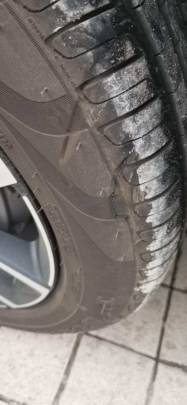 奔驰glc glc300轮胎胎壁被划伤了三四毫米深度，这个还能继续用吗，目前无漏气。