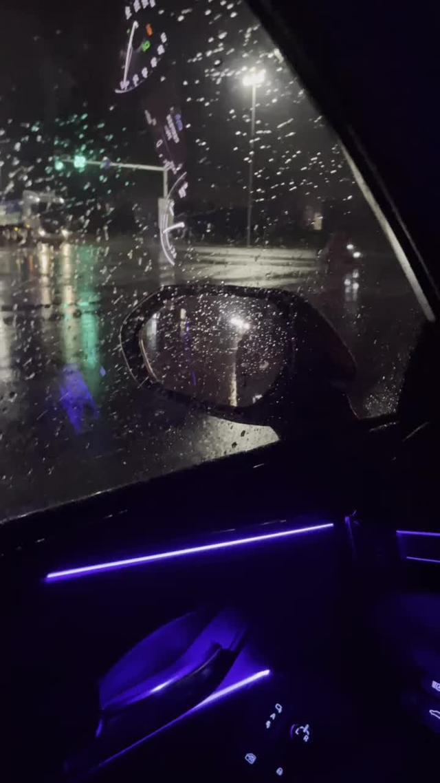 亚洲龙 下雨天，车玻璃上的水怎么办，太影响视线了