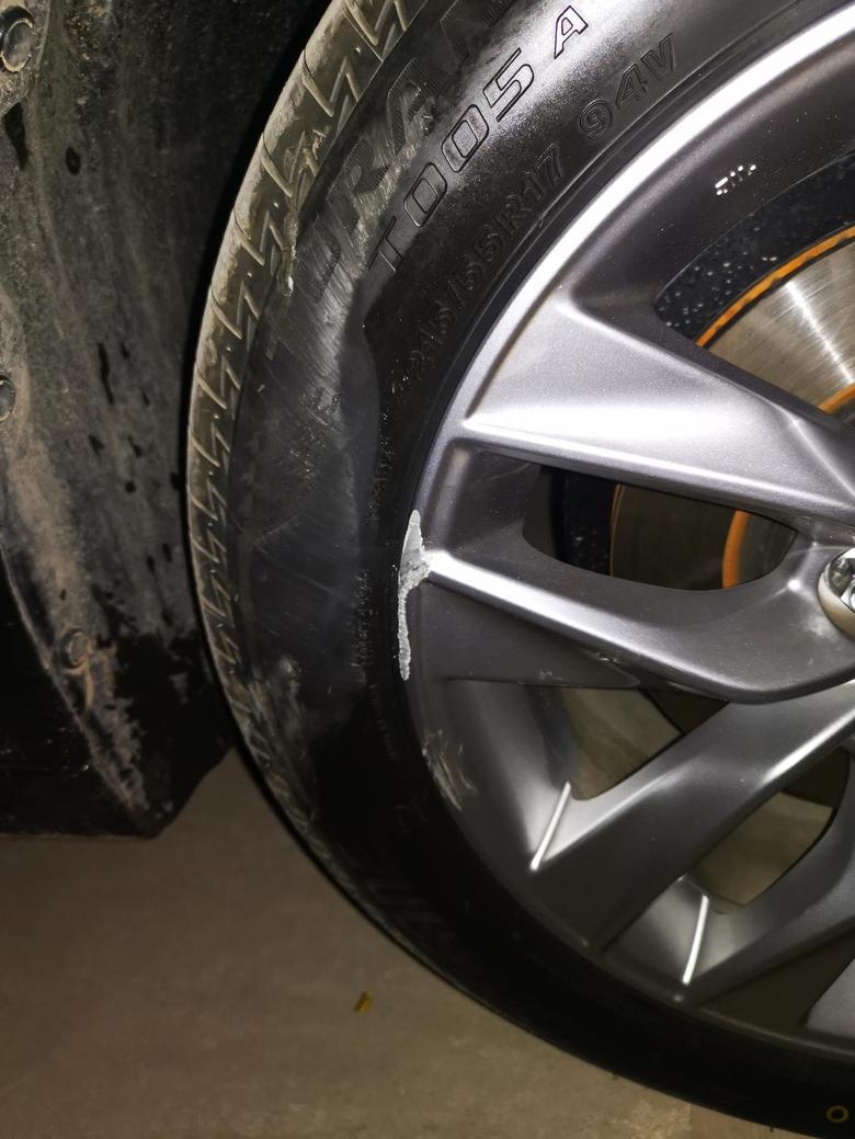 亚洲龙 轮胎目前没有鼓包和异常，就是轮毂有点严重。影响行车安全么？