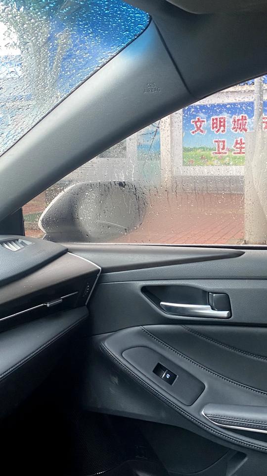 亚洲龙 请问一下大家下雨天后视镜加热以后主副驾驶两边车窗玻璃容易起雾看不到后视镜怎么解决呀
