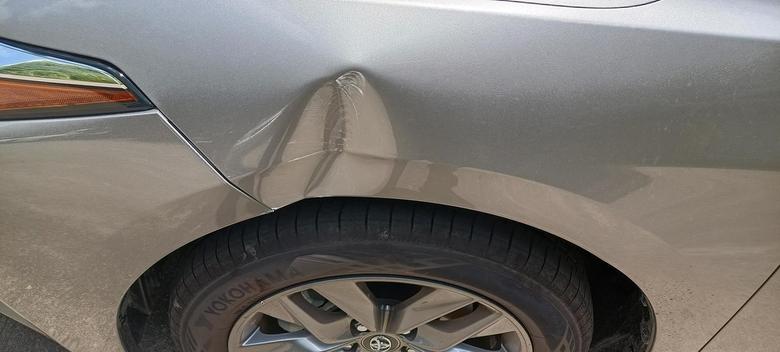 亚洲龙 提车不到一个月，今天早上停车场被撞了前翼子板，轮圈也刮花了，请教大家前翼子板修好还是换好。换就怕油漆有色差，修的话也不知道要不要重新喷漆。