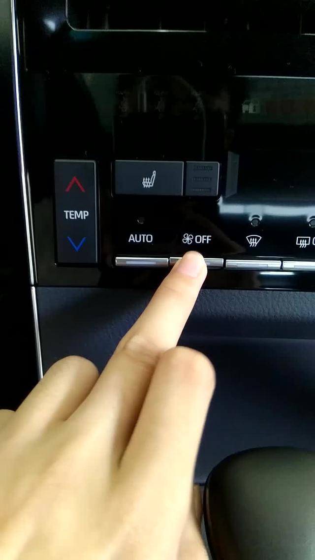 丰田亚洲龙中控台按钮手感怎样？它能达到b级车应有水平吗？