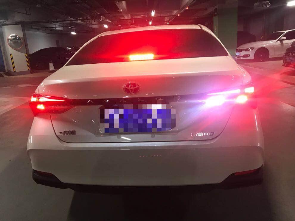 亚洲龙 倒车时候，有一边的白色LED尾灯不亮？什么回事啊？