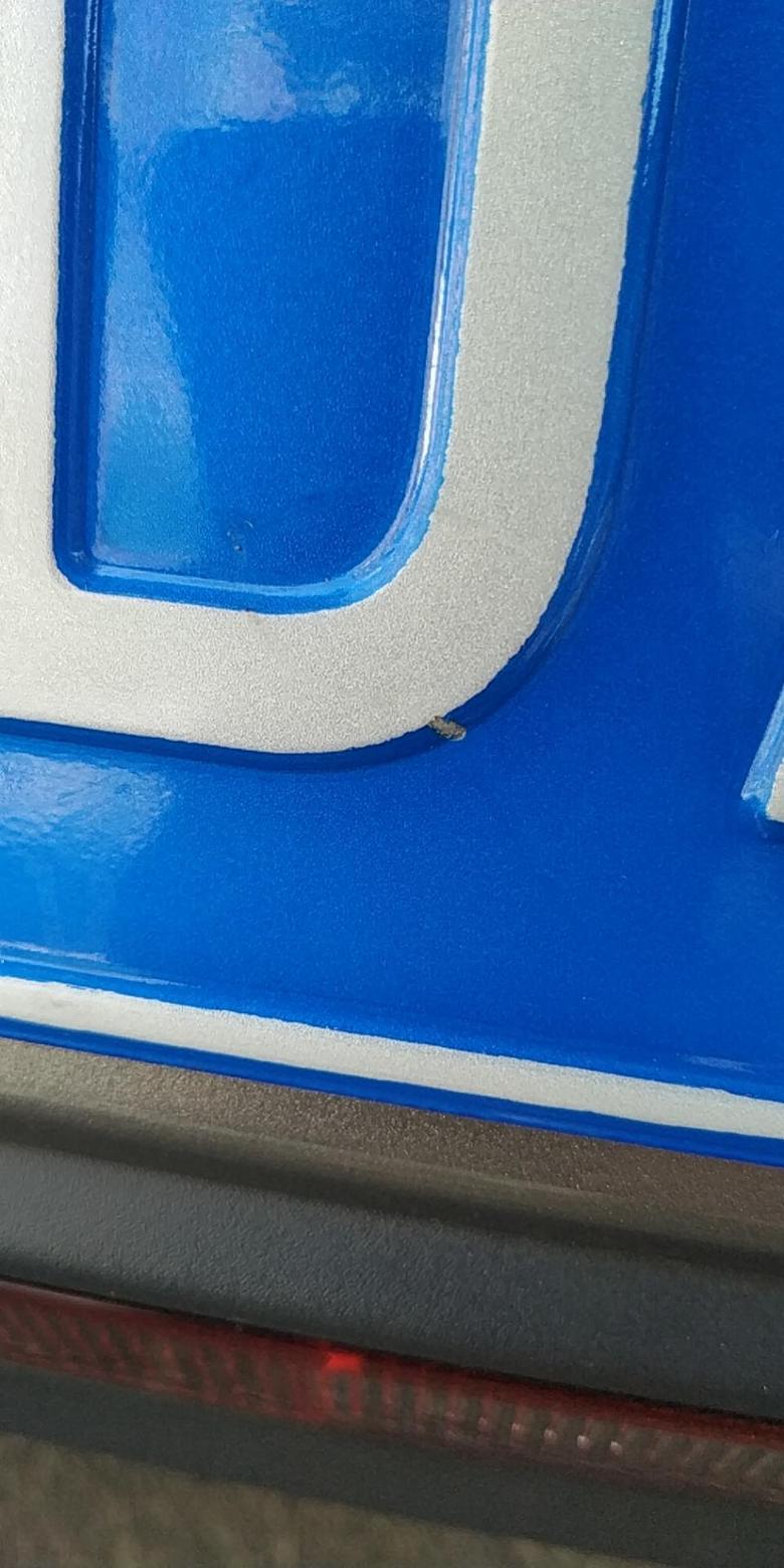 逸动 洗车的时候车牌字母的漆被碰掉了，会不会被交警扣12分