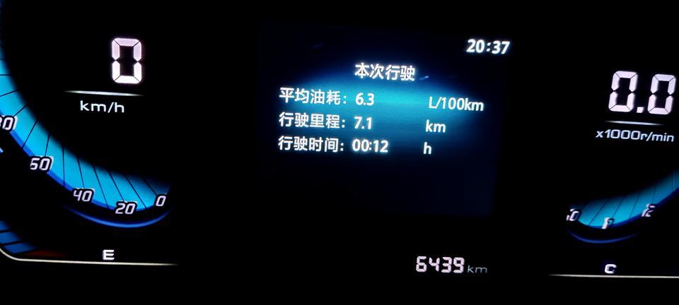 所在城市：广东惠州车型：21款长安逸动plus1.4T尊贵版油耗情况：6.3L/100km满箱油续航里程：602驾驶技巧：没出远门，在老家附近打麻将，来回几公里。都是国道，这油耗很满意的