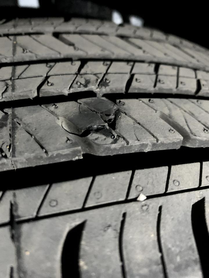 逸动 车友们，轮胎这样会不会有什么风险，怎么处理？！望有经验的车友们告知，谢谢?