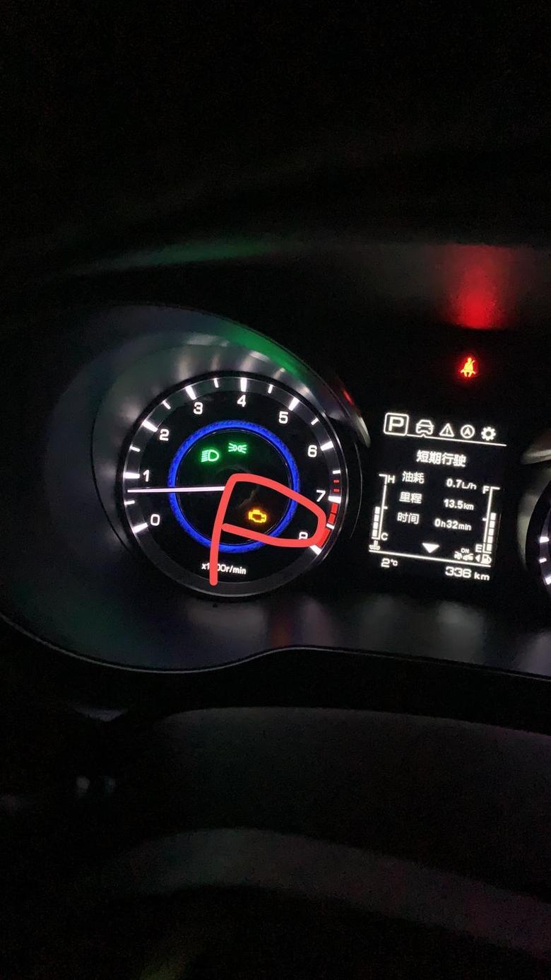 我的长安逸动1.6L自动先锋，提车半个月发动机故障灯亮了，怎么测都测不出问题真的是尴尬了