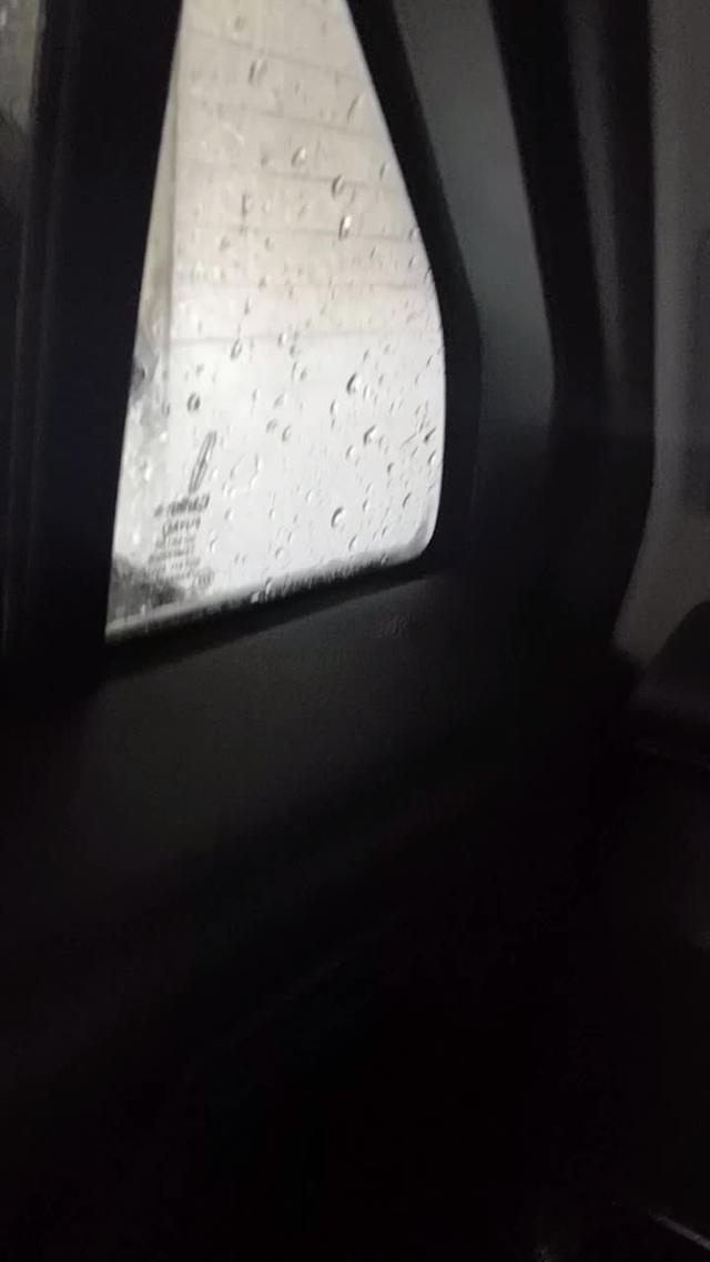 冒险家 洗车时发现小三角窗漏水进来了，这玩意儿正常吗？