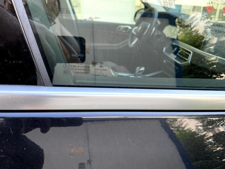 宝马x5(进口) 驾驶和副驾驶车窗玻璃月份不一致是正常的吗？