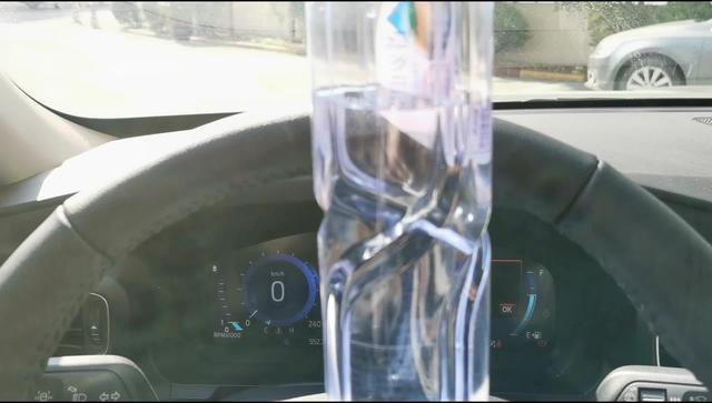 探险者 冷车高转速下的大瓶水振动，确实比热车时大，毕竟转速1200且低温，可接受！