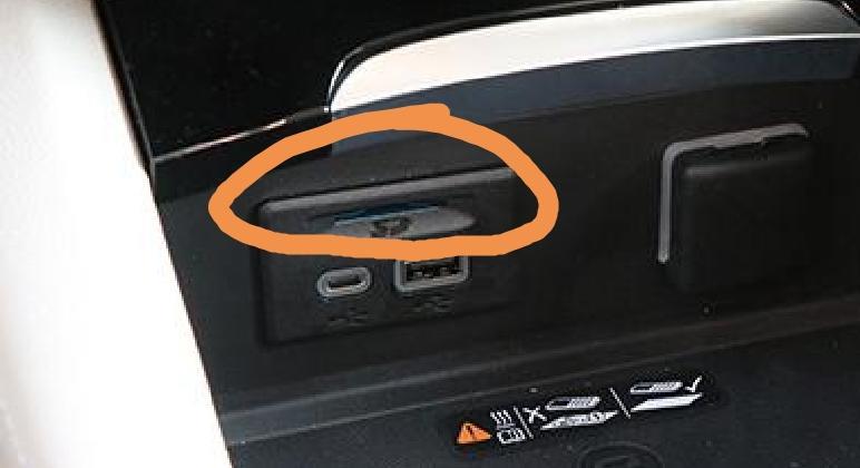 昂科威S有SD卡插槽，有朋友用过吗？播放音乐视频好用吗？