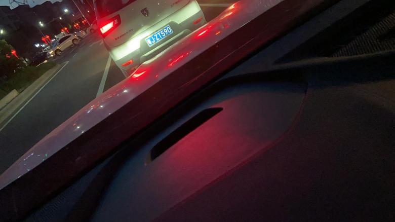 昂科威s 请问各位车友，方向盘前面这几个红灯是干嘛用的，今天滴滴滴滴响了一次