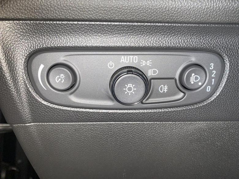 昂科威s的车友们，右边的按钮表示什么意思