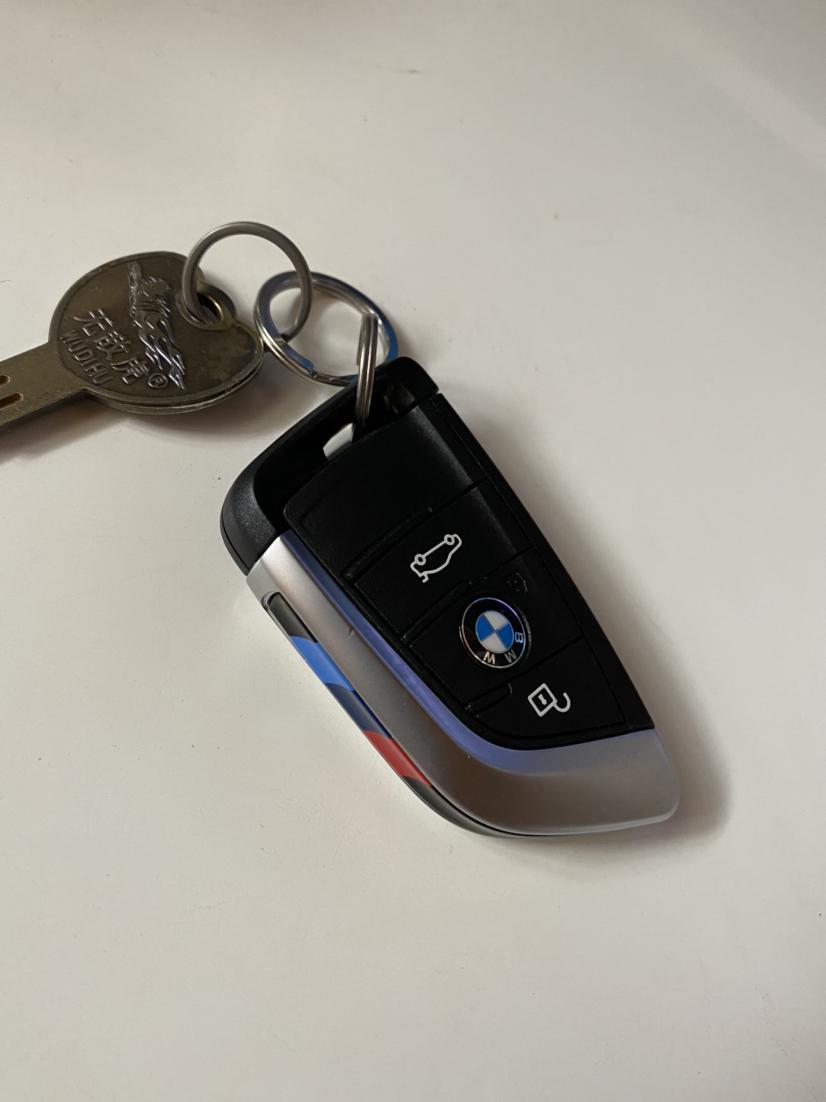 宝马1系 素车钥匙加小钥匙圈门钥匙，无奈。谁有好的推荐一下。