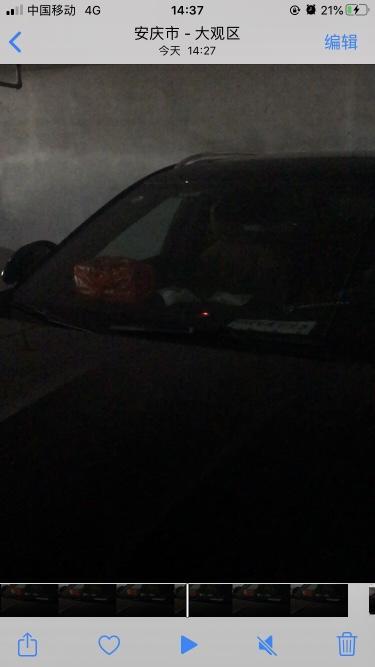 昂科威s 前车窗玻璃下面这个红灯一闪一闪的，是防盗灯吗？另外副驾驶座椅前后怎么调节，前面有轨道，没找到移动的地方