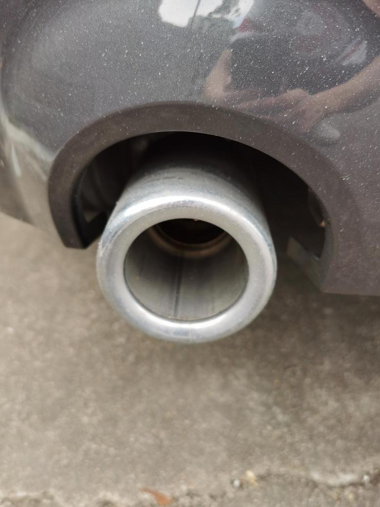 宝马1系 2019年11月给老婆入手的小一系，快两年了，才刚刚5千公里出头。看看这干干净净的排气管，标准的买车等生锈！有同款的么？