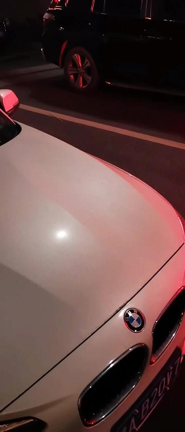 宝马1系 继续推荐一款白色的宝马车。