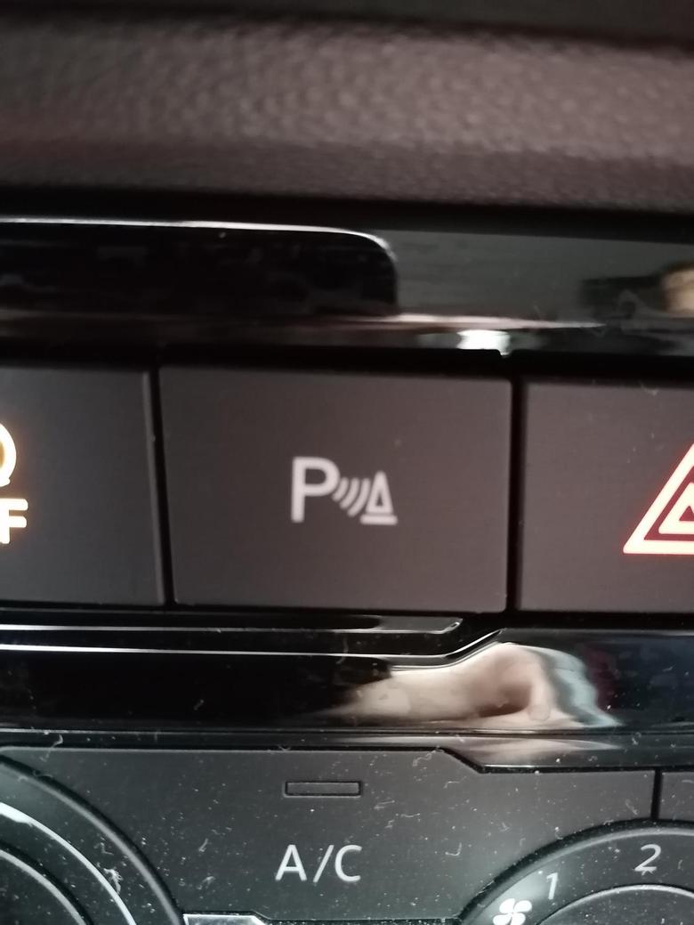 捷达vs5 这个按键亮了是什么意思，有说正常的，说是雷达测距停车，也有说雷达停车测距坏了。