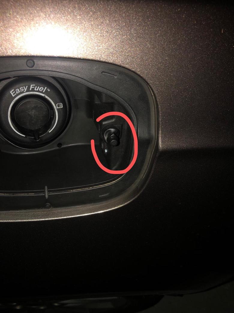 有谁知道蒙迪欧油箱口旁边这按钮是干嘛的？