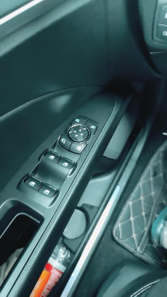 20款2.0t时尚型蒙迪欧有车里面一键升降车窗的隐藏功能不